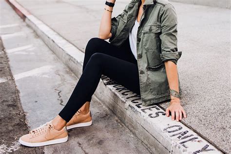 beige sneakers outfit.